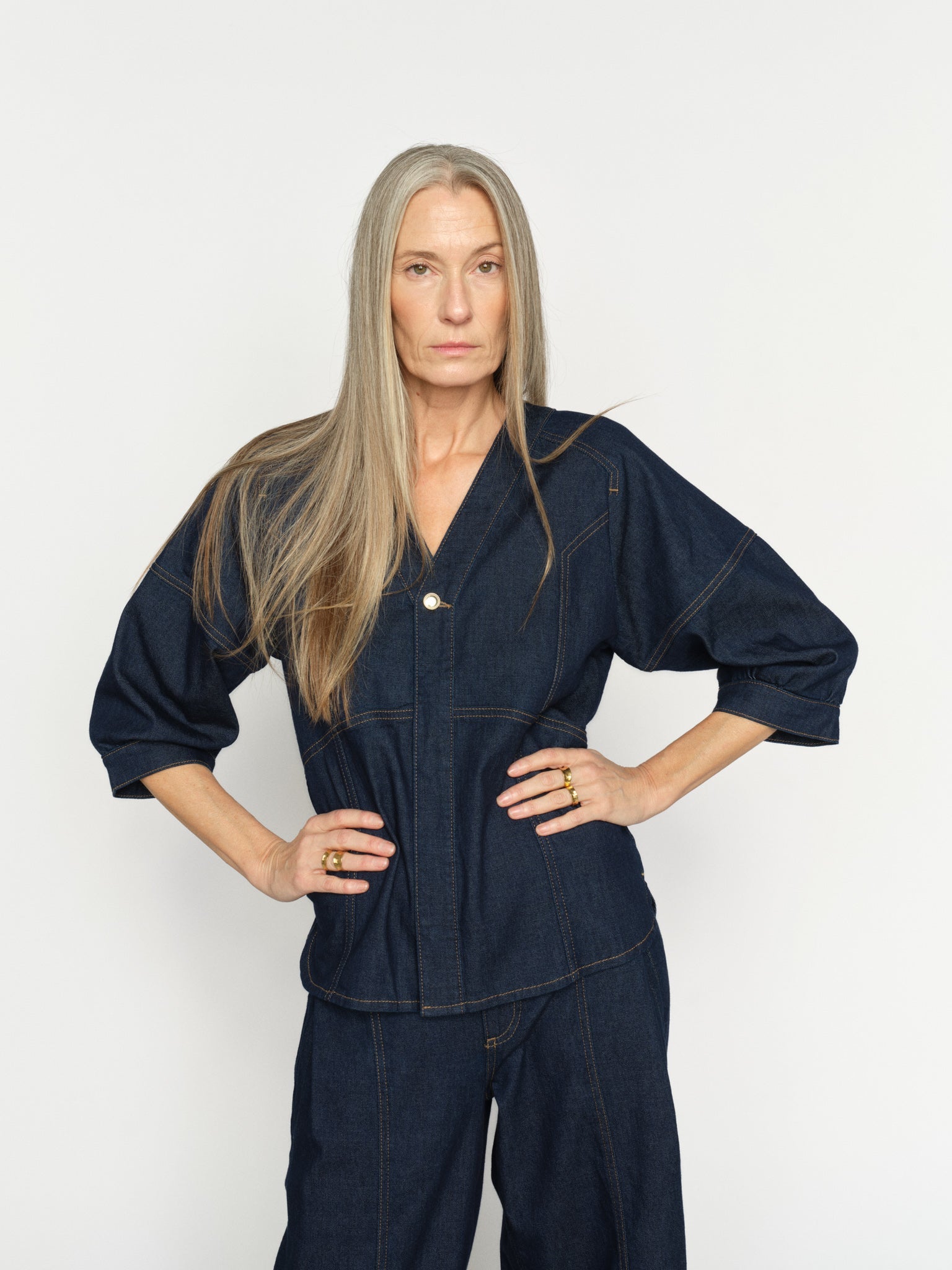 Modelshot / Dark Blue / Detail